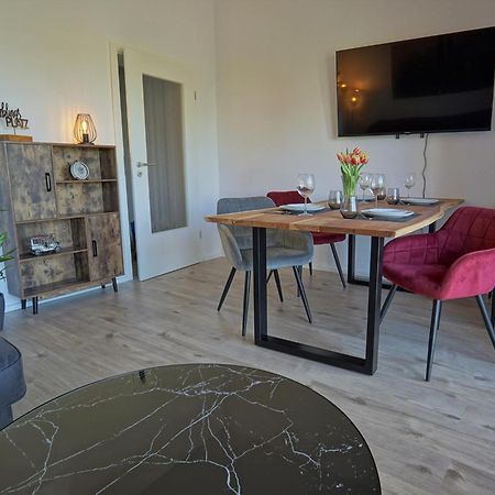 "Hogulu" Brandenburg, Balkon, Neustadt, Kueche, Wassernaehe - Parkplatz Inklusive Lägenhet Brandenburg  Rum bild