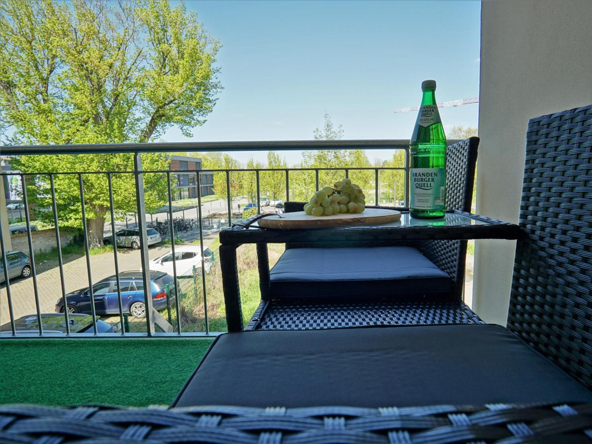 "Hogulu" Brandenburg, Balkon, Neustadt, Kueche, Wassernaehe - Parkplatz Inklusive Lägenhet Brandenburg  Rum bild