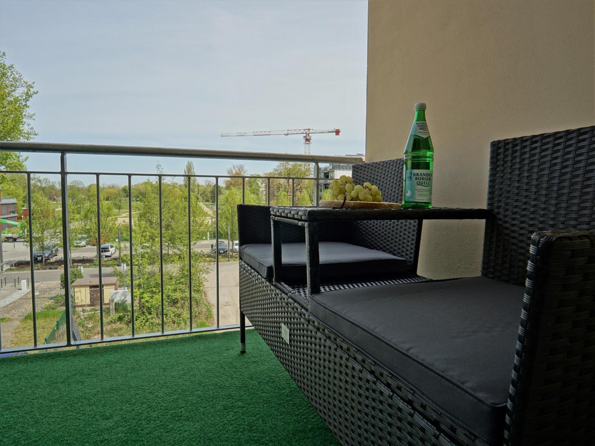 "Hogulu" Brandenburg, Balkon, Neustadt, Kueche, Wassernaehe - Parkplatz Inklusive Lägenhet Brandenburg  Rum bild