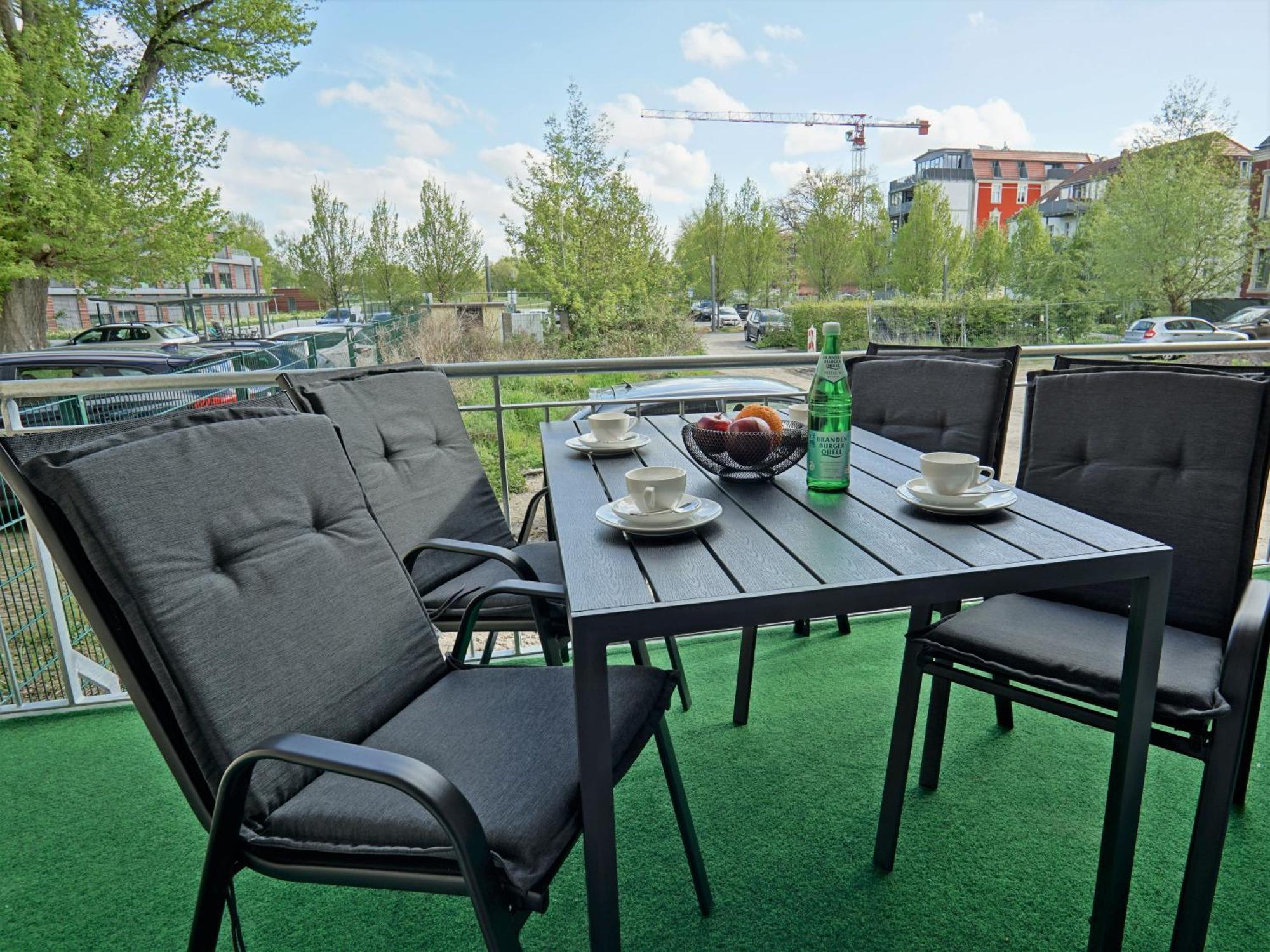 "Hogulu" Brandenburg, Balkon, Neustadt, Kueche, Wassernaehe - Parkplatz Inklusive Lägenhet Brandenburg  Rum bild